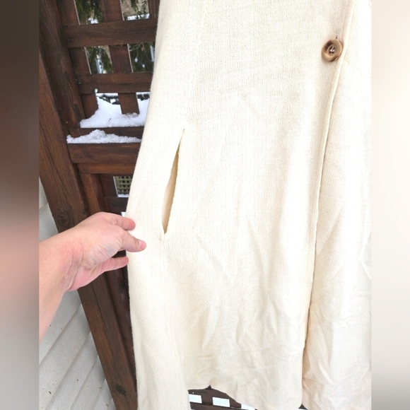 Vintage Knit Cape - Picture 4 of 10